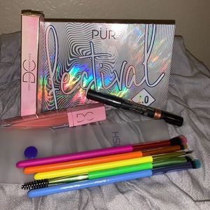 SOLD! 4-piece makeup bundle